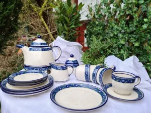 Geschirrset Unikat 4 Teller 19 cm, 4 Tassen Untertassen 200 ml, Milch & Zucker, Kanne, Stövhen 2. Wahl^Bunzlauer Keramik Hot
