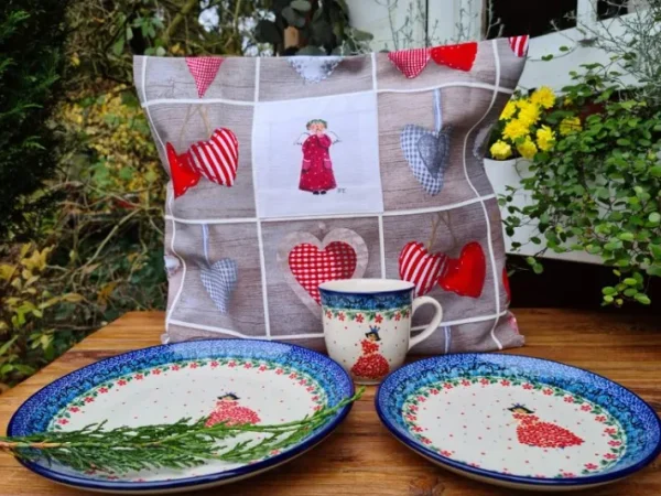 Schöne Träume ! Kunsthandwerker Kissenhüllen 40 x 40 cm mit Essteller & Kuchenteller & Becher 300 ml Prinzessin^Bunzlauer Keramik Fashion